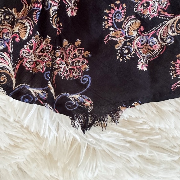 ⭐️5/$25⭐️Black paisley wrap dress - Picture 9 of 9